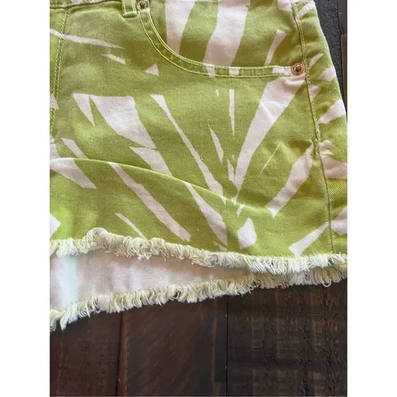Michael Kors Women's Denim Palm Leaf Cut-Off Jean Shorts Green Size 6 tj d - Picture 2 of 8